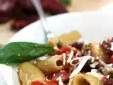 Ricetta Paccheri ai due pomodori, pistacchi e ricotta salata