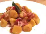 Ricetta Gnocchi di zucca con burro, salvia e speck tostato