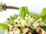 Ricetta Insalata con tofu alle olive grigliato, melone bianco e pepe rosa