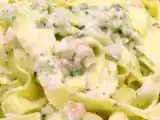 Ricetta Tagliatelle con salsa di zucchine e salmone affumicato