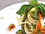 Ricetta Gli spaghetti al pesto di pistacchi e pinoli con i fiori di zucca
