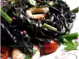 Ricetta Ricette estive e light : tagliolini al nero di seppia con verdure e gamberi