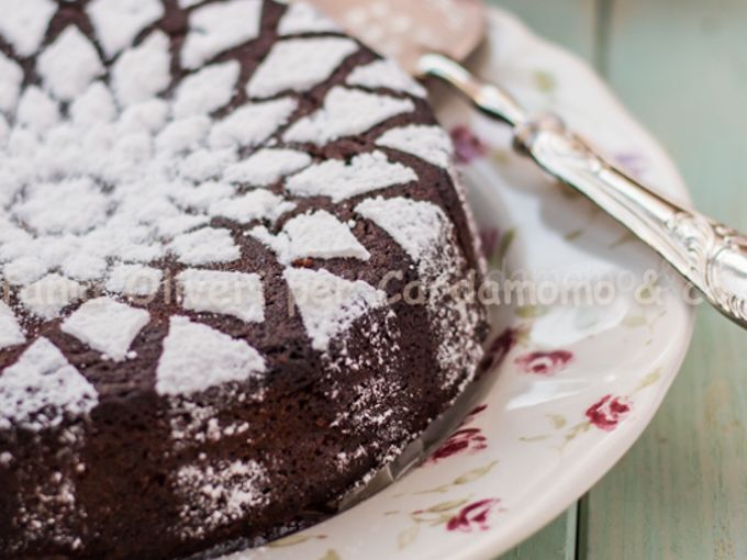 Torta al cioccolato e marmellata di albicocche