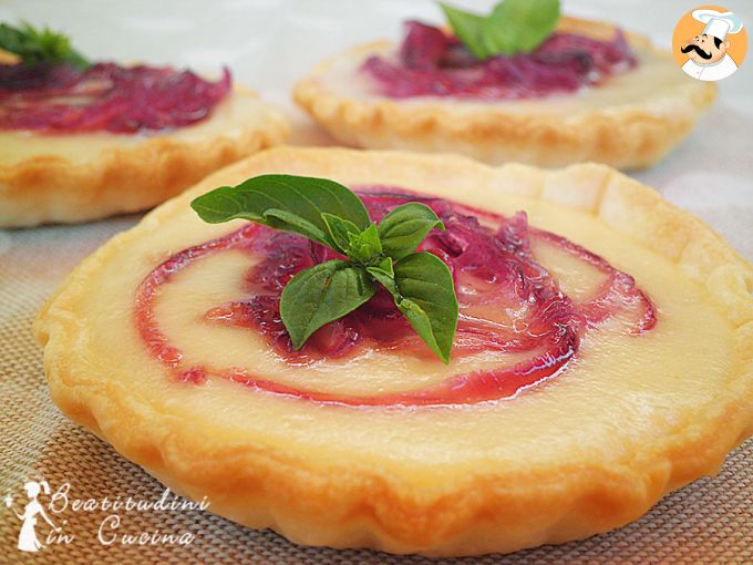 Quiche con fonduta di parmigiano e cipolle rosse caramellate