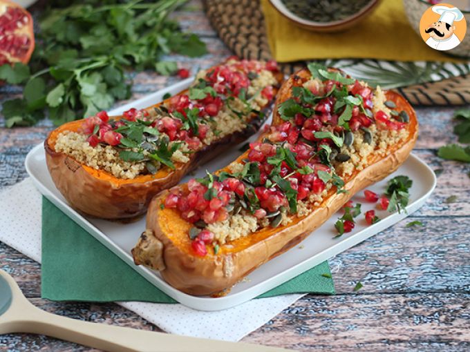 Zucca ripiena con insalata di quinoa e melograno - ricetta vegana