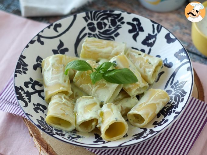 Pasta con crema di ricotta e basilico