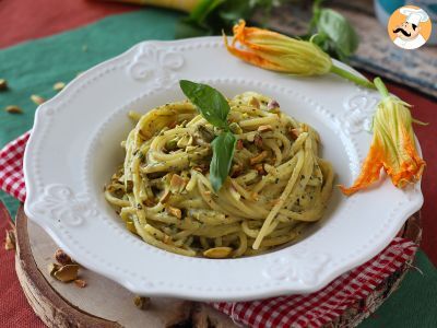 Ricetta Pasta con fiori di zucca, ricotta e pistacchi