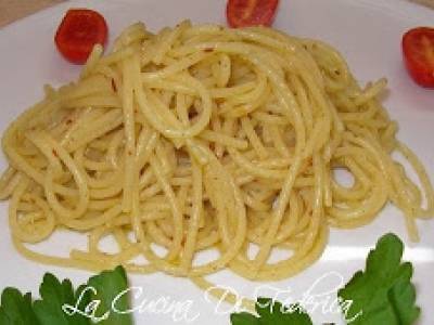 Hai provato gli spaghetti aglio olio e peperoncino in giallo, Ricetta ...