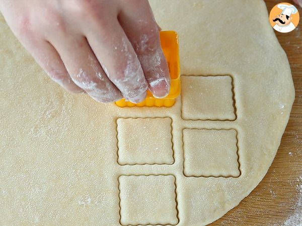 Biscottini salati con caprino e sale nero di cipro - Ricetta Petitchef