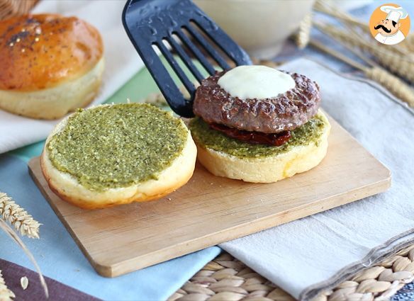 Ricette hamburger gourmet: capocollo, friarielli e pesto di pomodori secchi  - Gruppo Ciemme