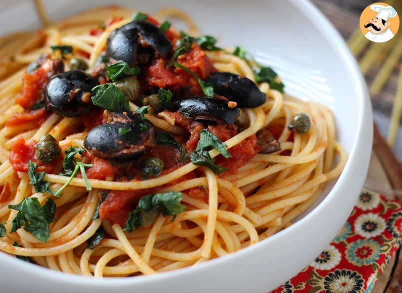 Spaghetti alla puttanesca, un primo piatto velocissimo e gustoso - Ricetta  Petitchef