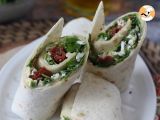 Tappa 5 - Wrap vegetariano con hummus, rucola, peperoni e feta