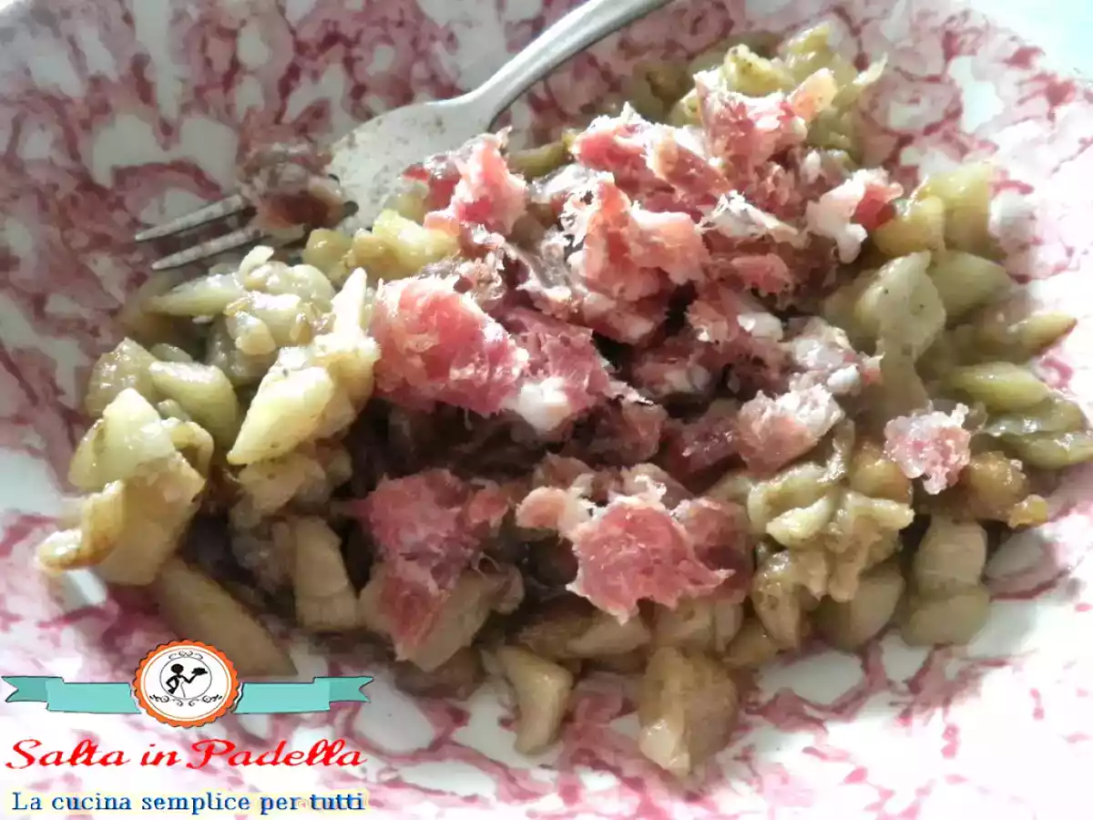 Barchette di Melanzane ripiene con salame e pane