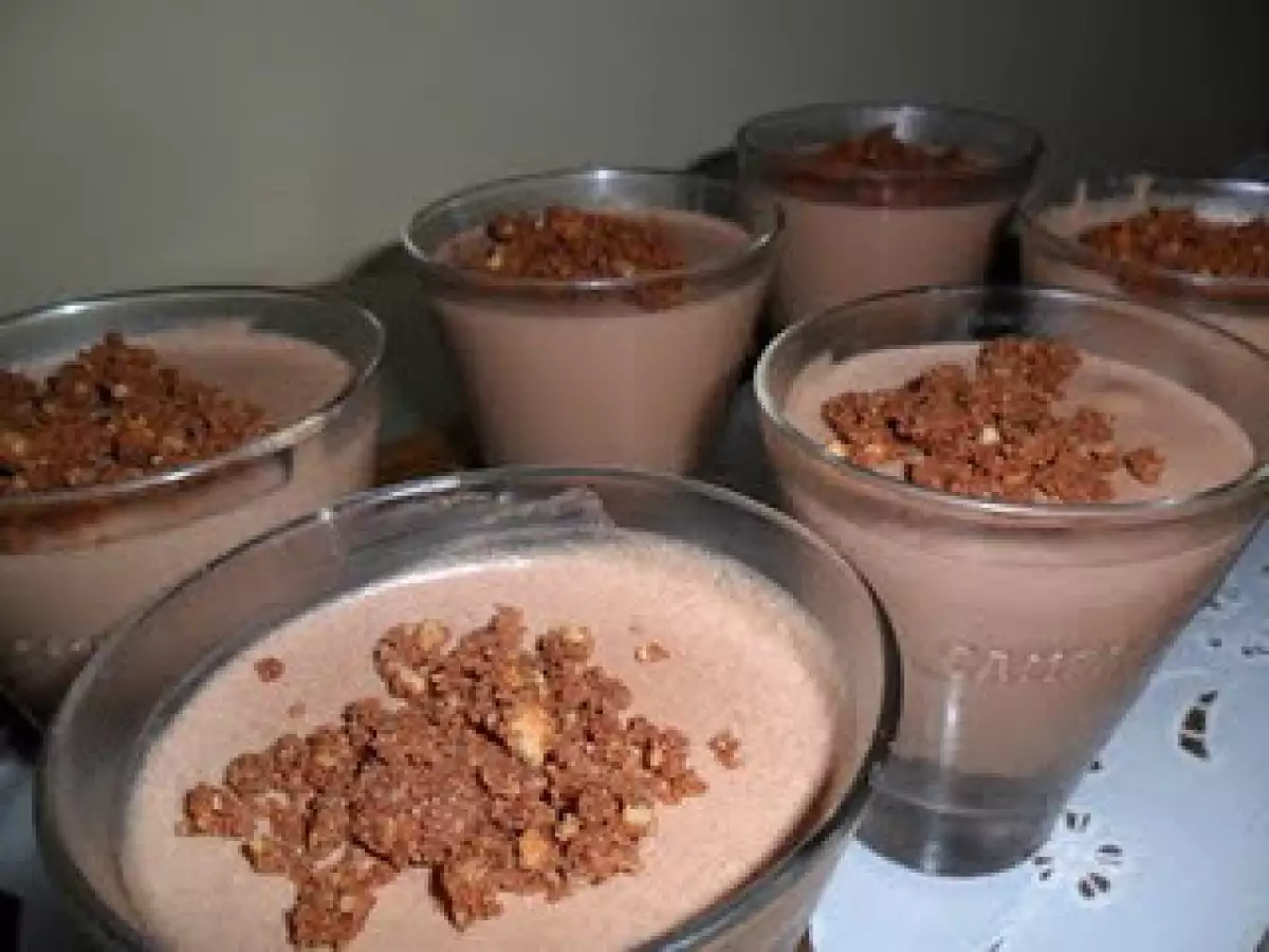 BAVARESE AL CIOCCOLATO FONDENTE CON LETTO DI BISCOTTO CROCCANTE. - foto 3