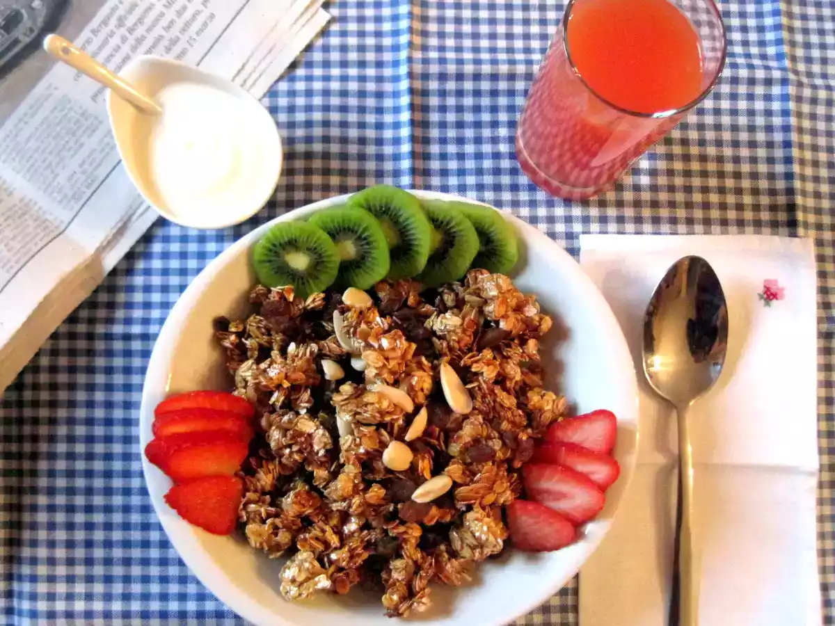 Bircher Muesli con yogurt e spremuta di pompelmo