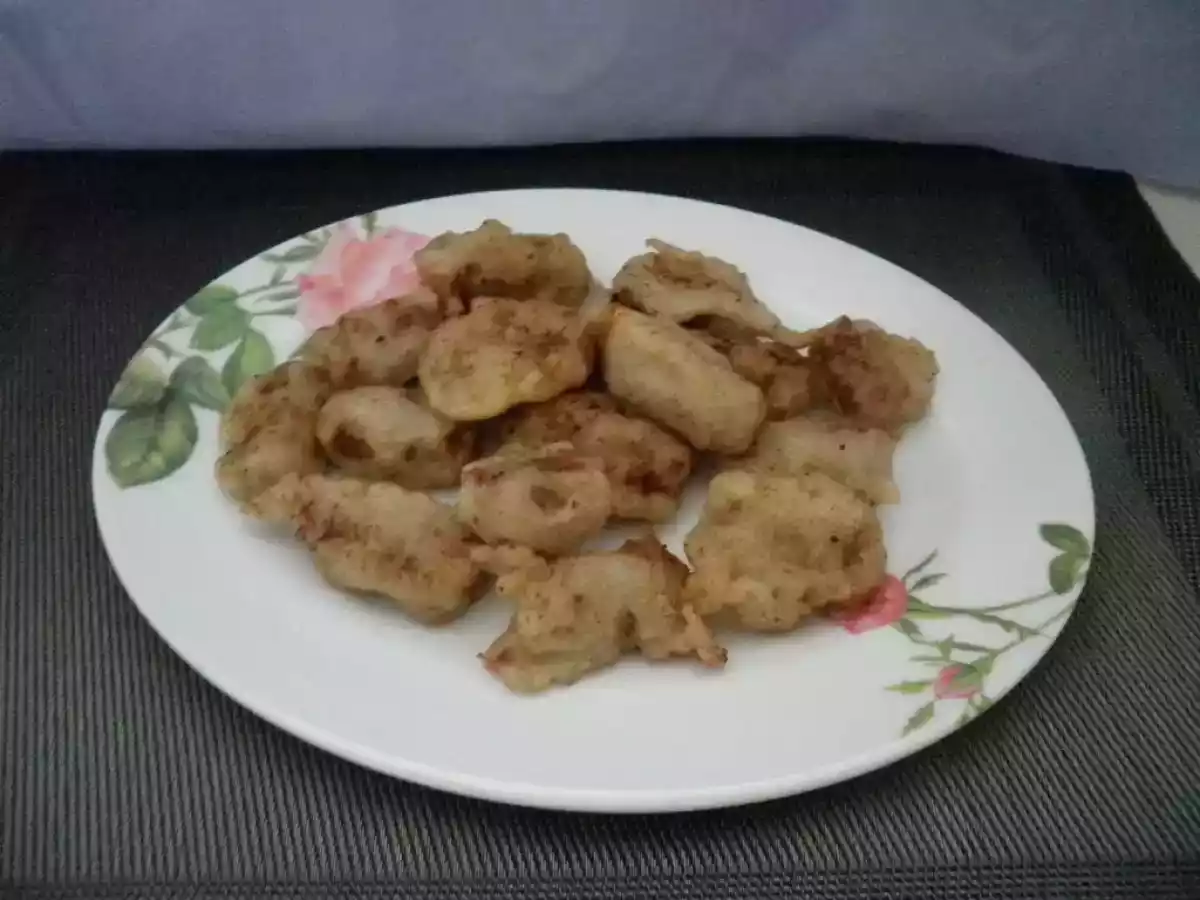 Bocconcini di salsiccia di pollo pastellati e fritti