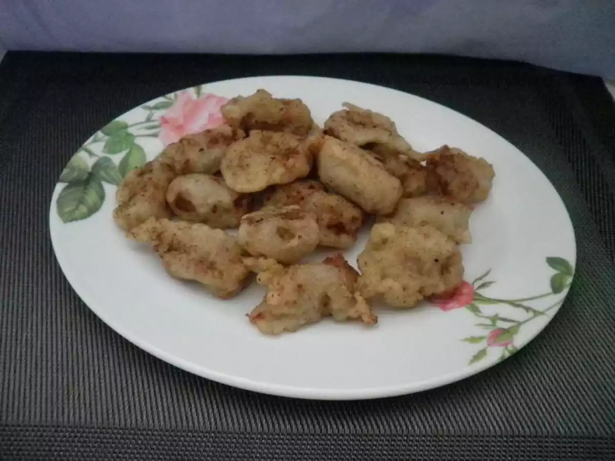 Bocconcini di salsiccia di pollo pastellati e fritti - foto 2