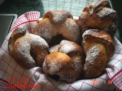 Brioche facili per la prima colazione - Ricetta Petitchef