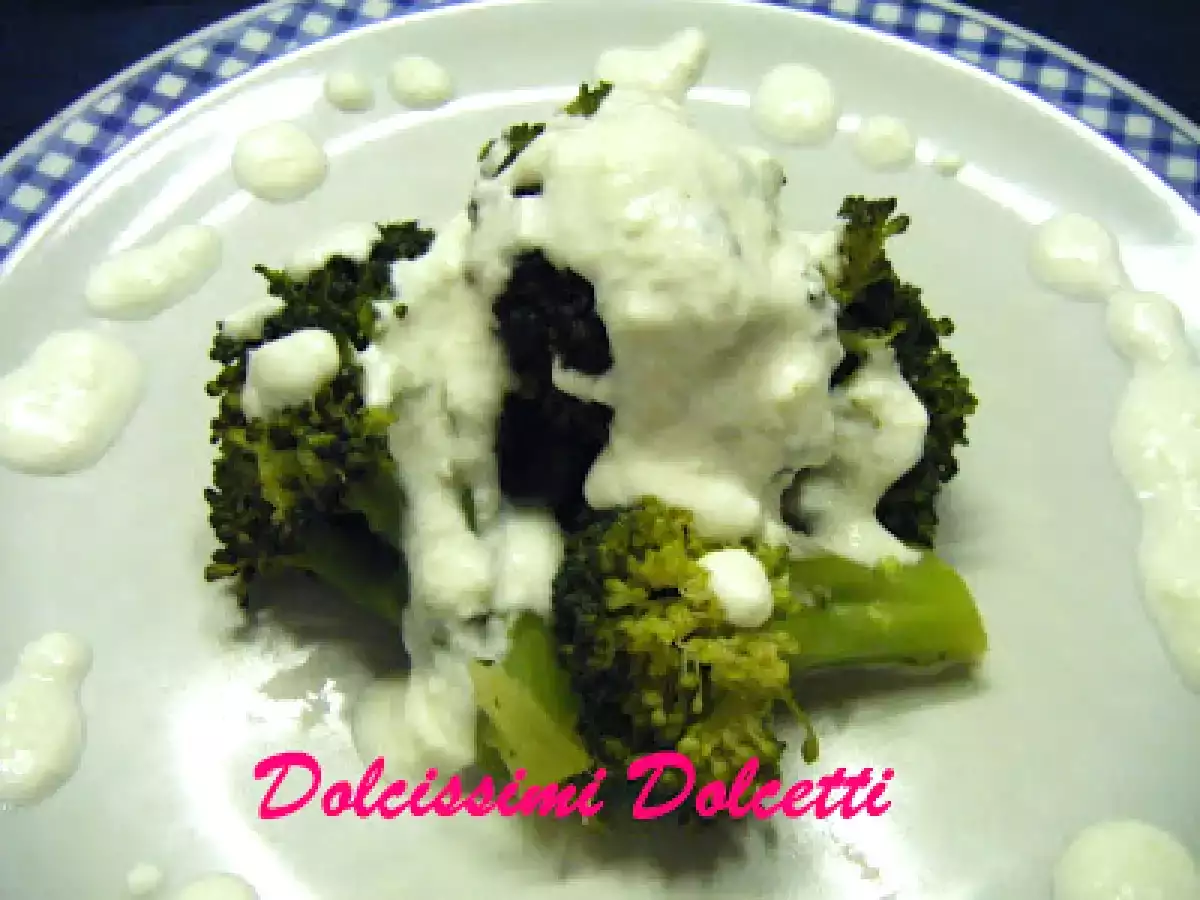 Broccoli con salsa al parmigiano