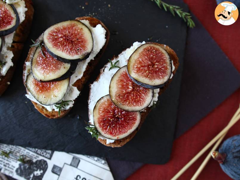 Bruschetta di fichi con formaggio fresco, miele e rosmarino - foto 5