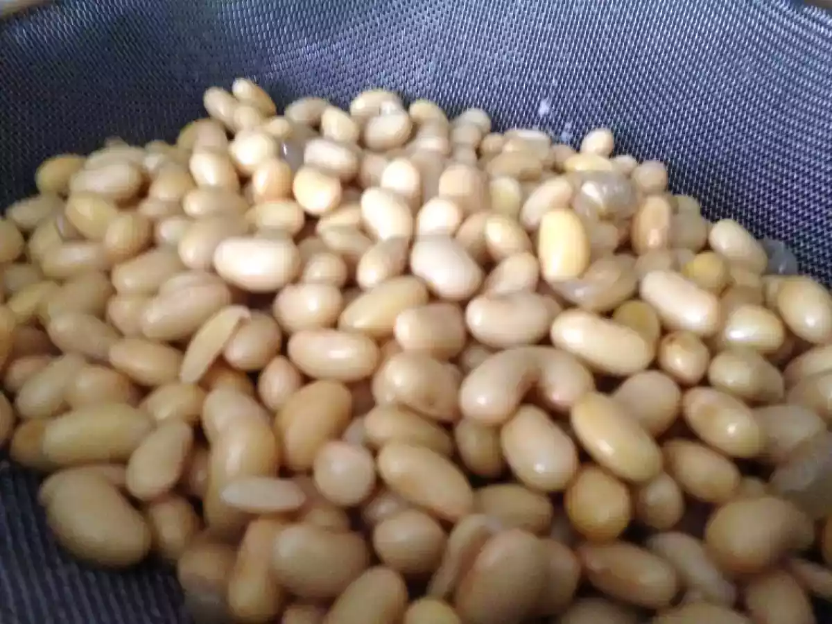 Burger vegetariani con fagioli di soia e pomodori secchi - foto 3