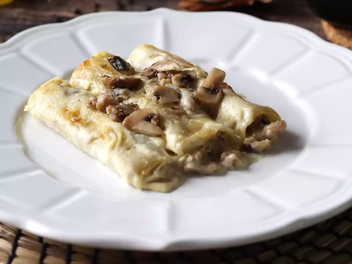 Cannelloni funghi e salsiccia: un primo piatto ricco e gustoso