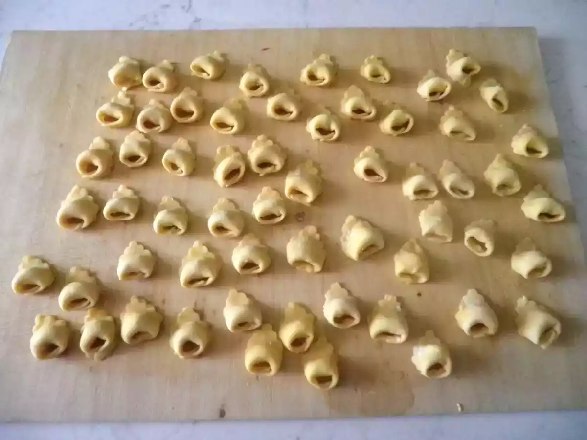 Cappelletti fatti in casa al Ragù di carne - foto 10