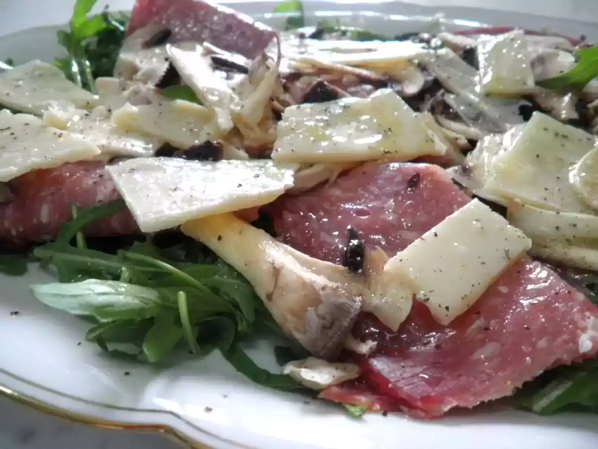 Carpaccio con il Golfetta (con rucola, funghi, parmigiano a scaglie) - foto 4