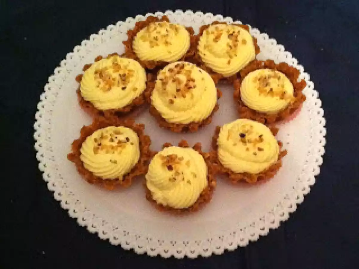 CESTINI IN CROCCANTE RIPIENI DI CREMA PASTICCERA E CHANTILLY