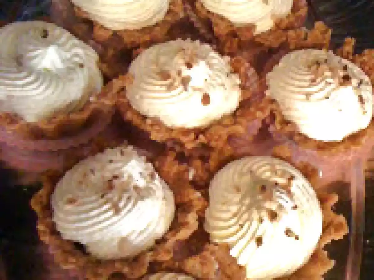 CESTINI IN CROCCANTE RIPIENI DI CREMA PASTICCERA E CHANTILLY - foto 2