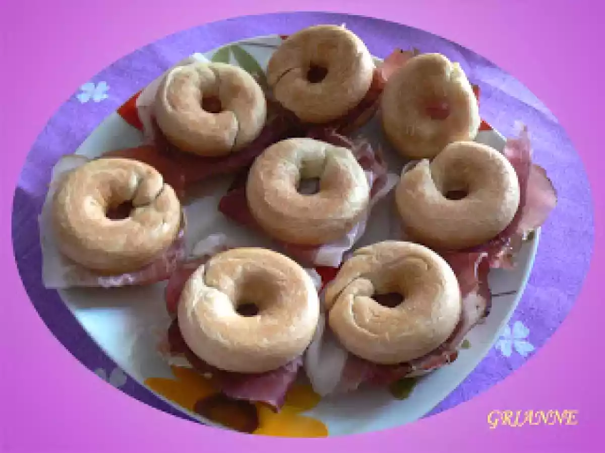 Ciambelline salate farcite con affettati - foto 2