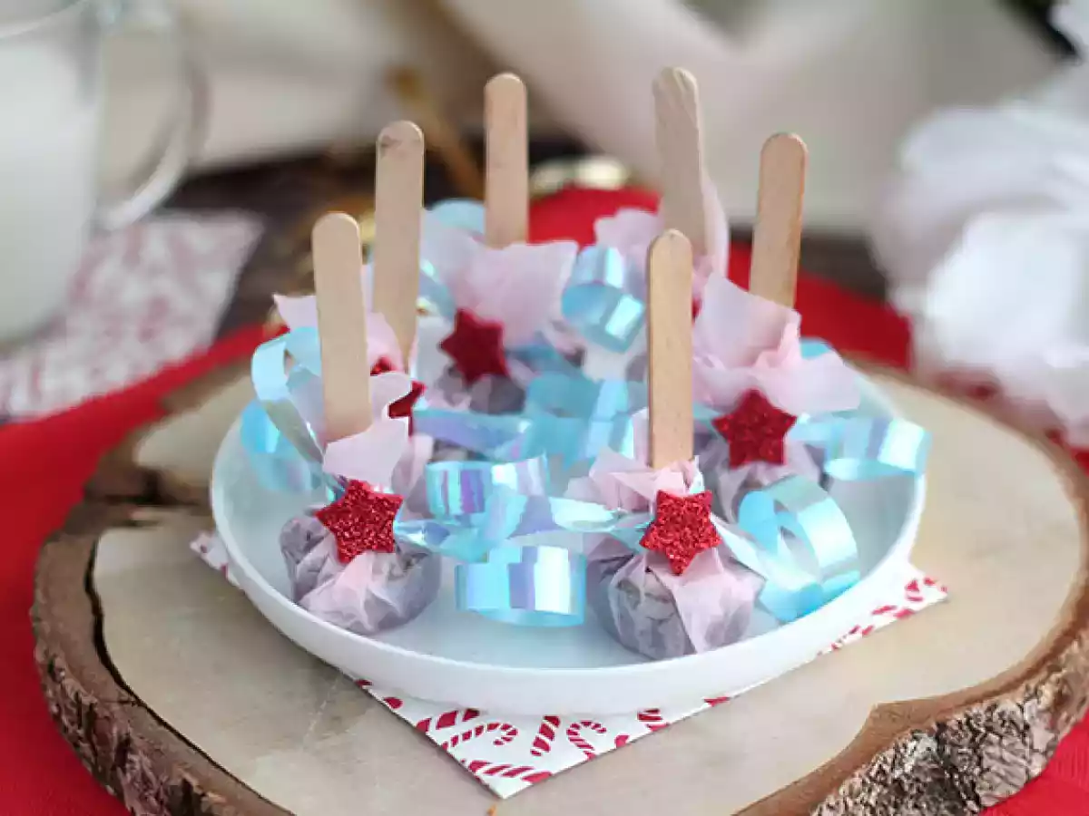 Cioccolata calda su stecco: cioccolato fondente + nocciole tostate