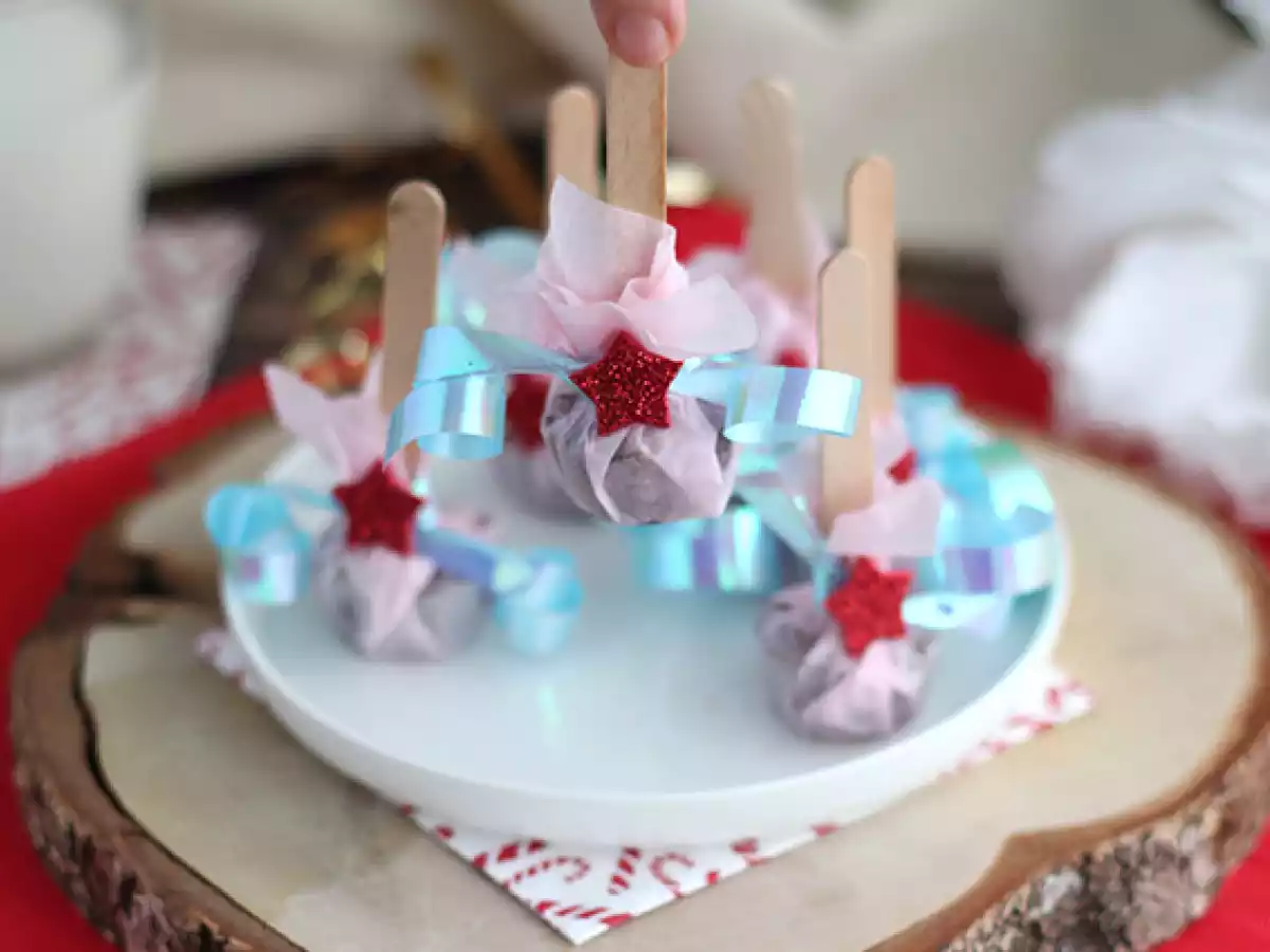 Cioccolata calda su stecco: cioccolato fondente + nocciole tostate - foto 2