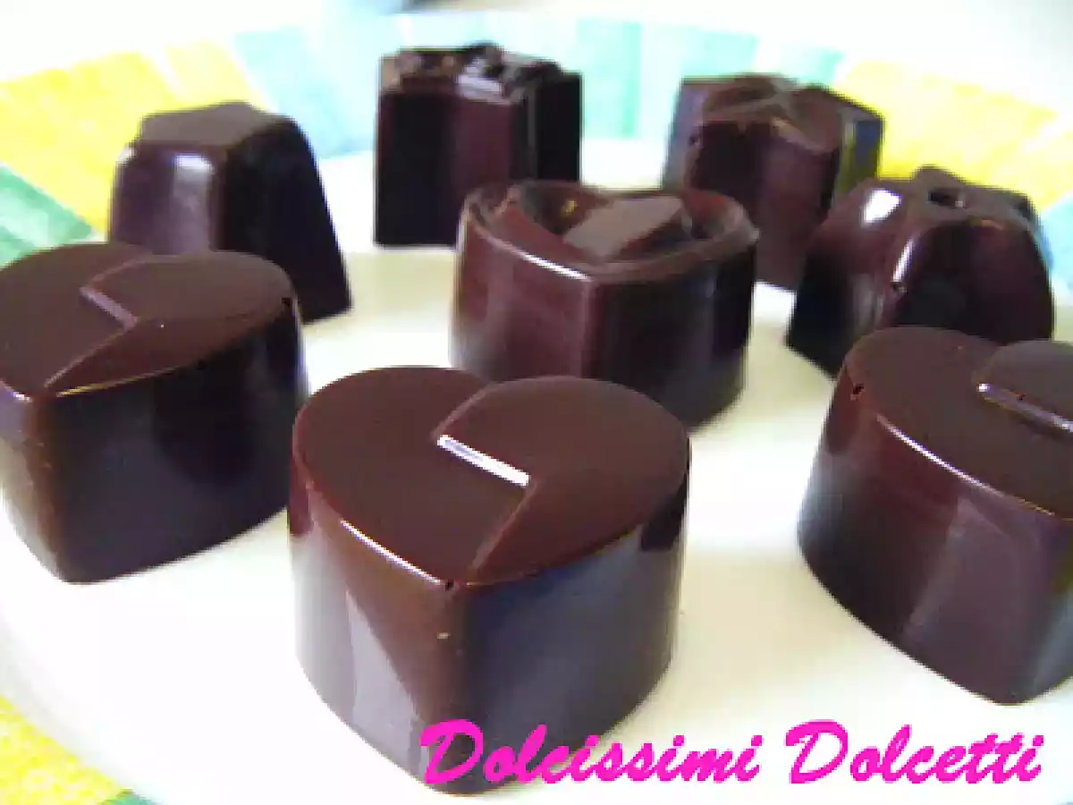 Cioccolatini al rum con fragole e ciliegie disidratate - foto 2