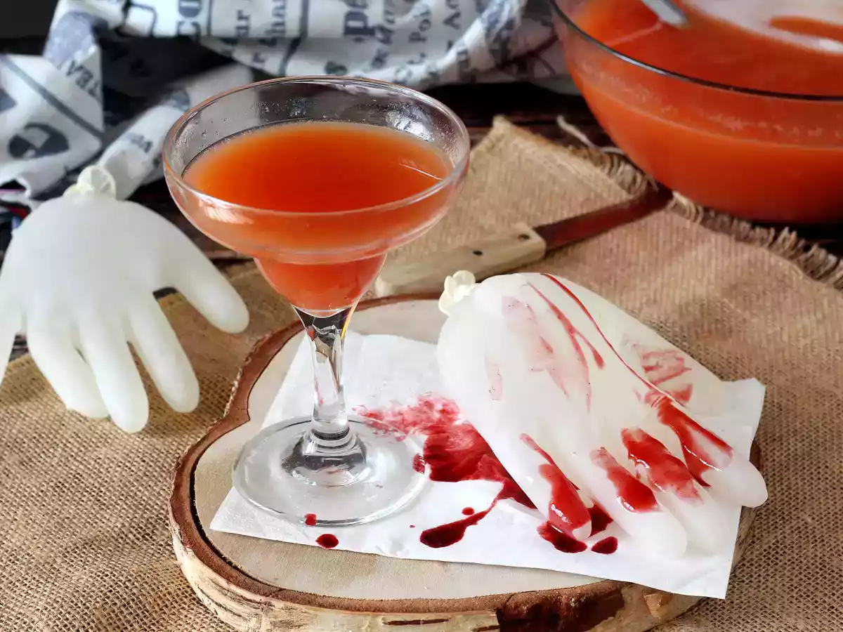 Cocktail di Halloween con mano di ghiaccio, un drink da paura! - foto 4