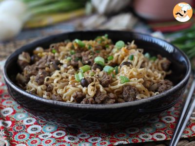 Come si cucinano i noodles istantanei? La ricetta veloce con manzo e funghi!