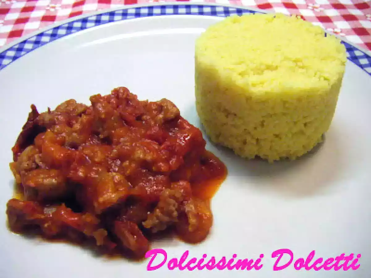 Cous cous allo zafferano con salsiccia e pomodori secchi