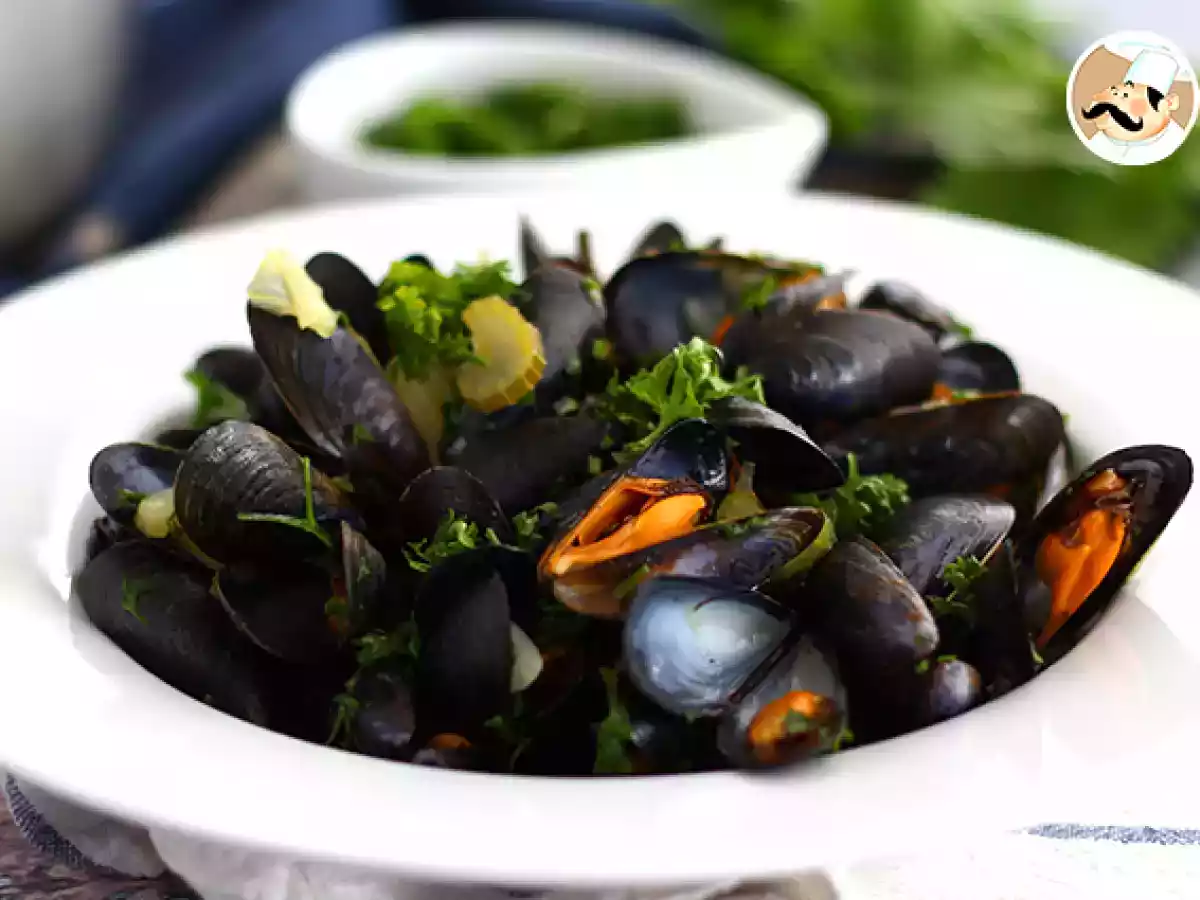 Cozze alla marinara, la ricetta rapida da preparare con il vino bianco