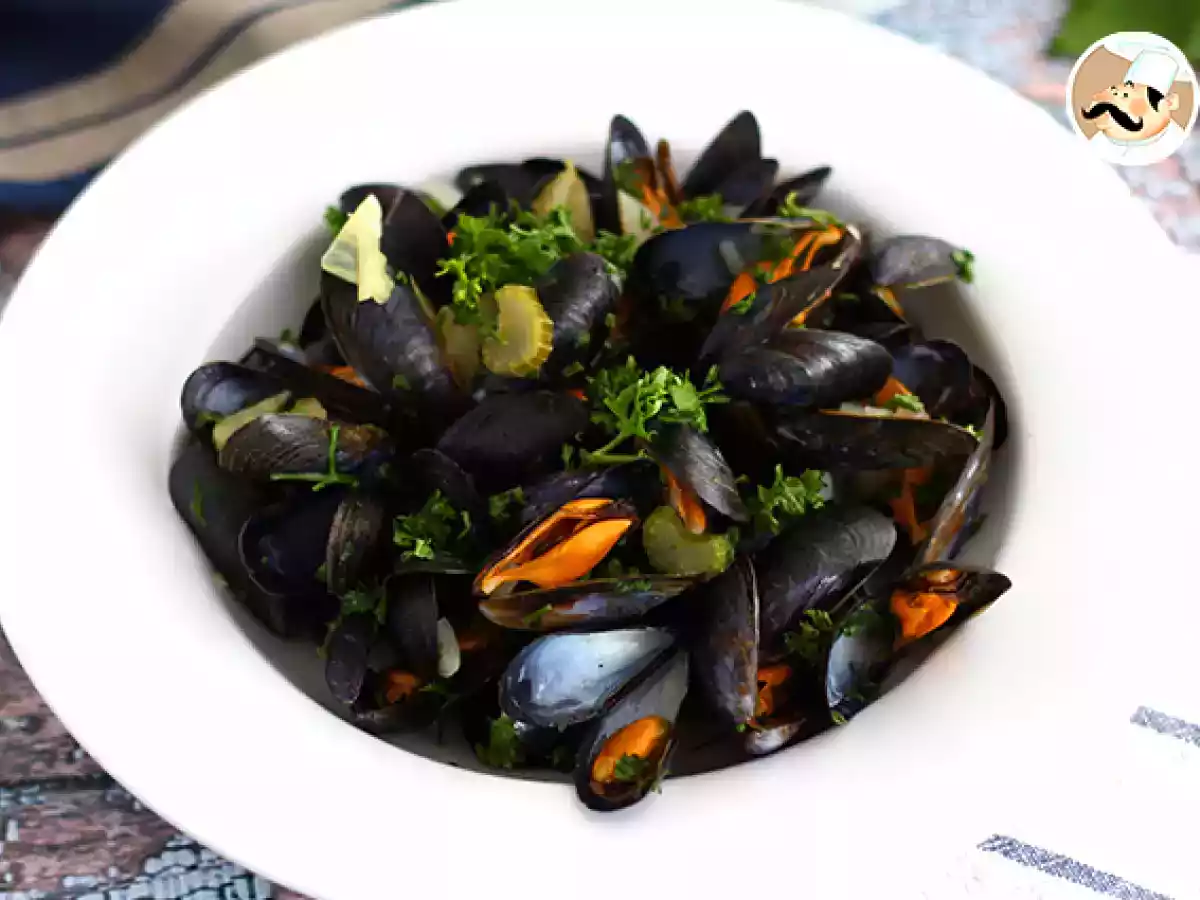 Cozze alla marinara, la ricetta rapida da preparare con il vino bianco - foto 3