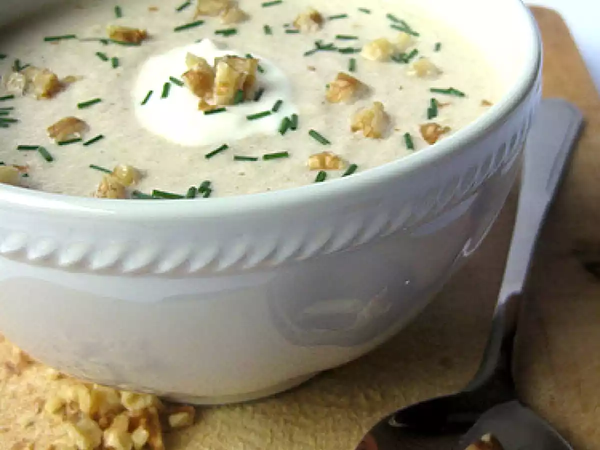 Crema fredda di cetrioli con yogurt e noci