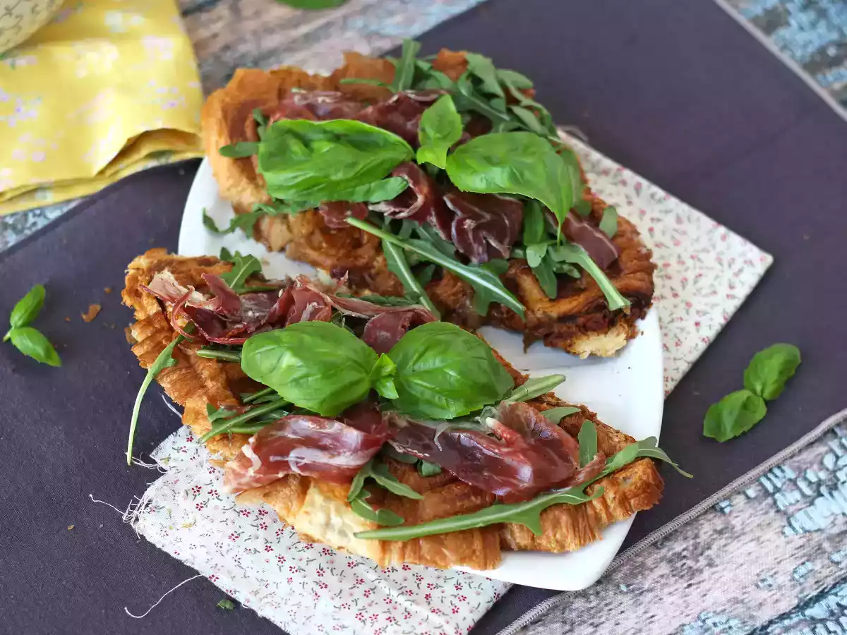 Croffle gourmet: un'esplosione di sapori con confettura di fichi, caprino e prosciutto crudo! - foto 3