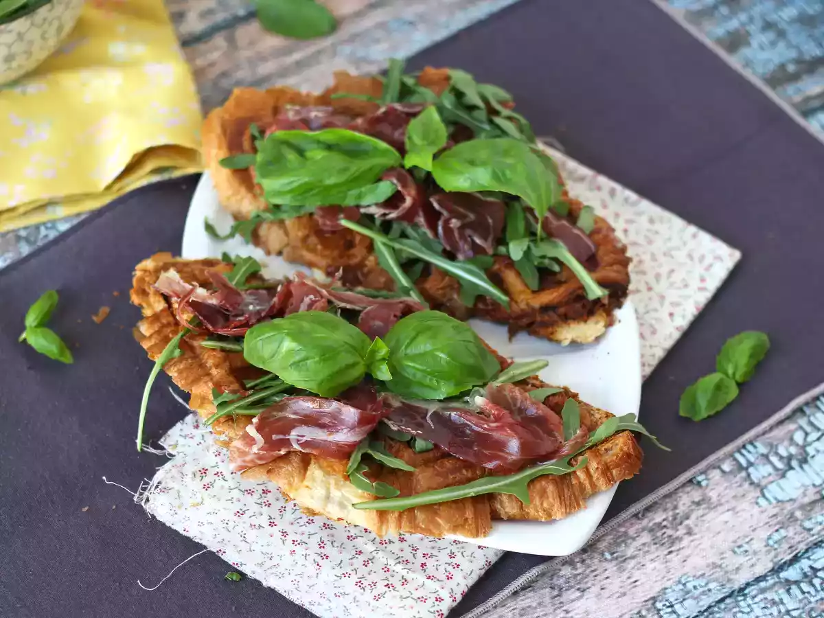 Croffle gourmet: un'esplosione di sapori con confettura di fichi, caprino e prosciutto crudo! - foto 4