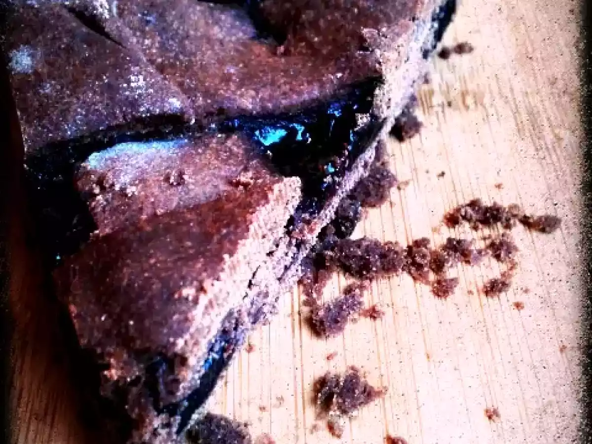 CROSTATA CON FAVE DI CACAO E MARMELLATA DI MIRTILLI