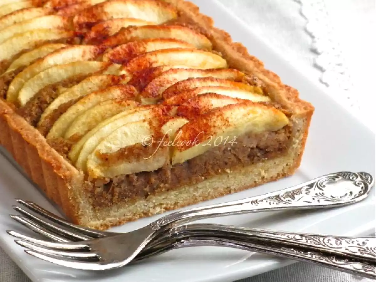 Crostata di mele con frangipane alla cannella