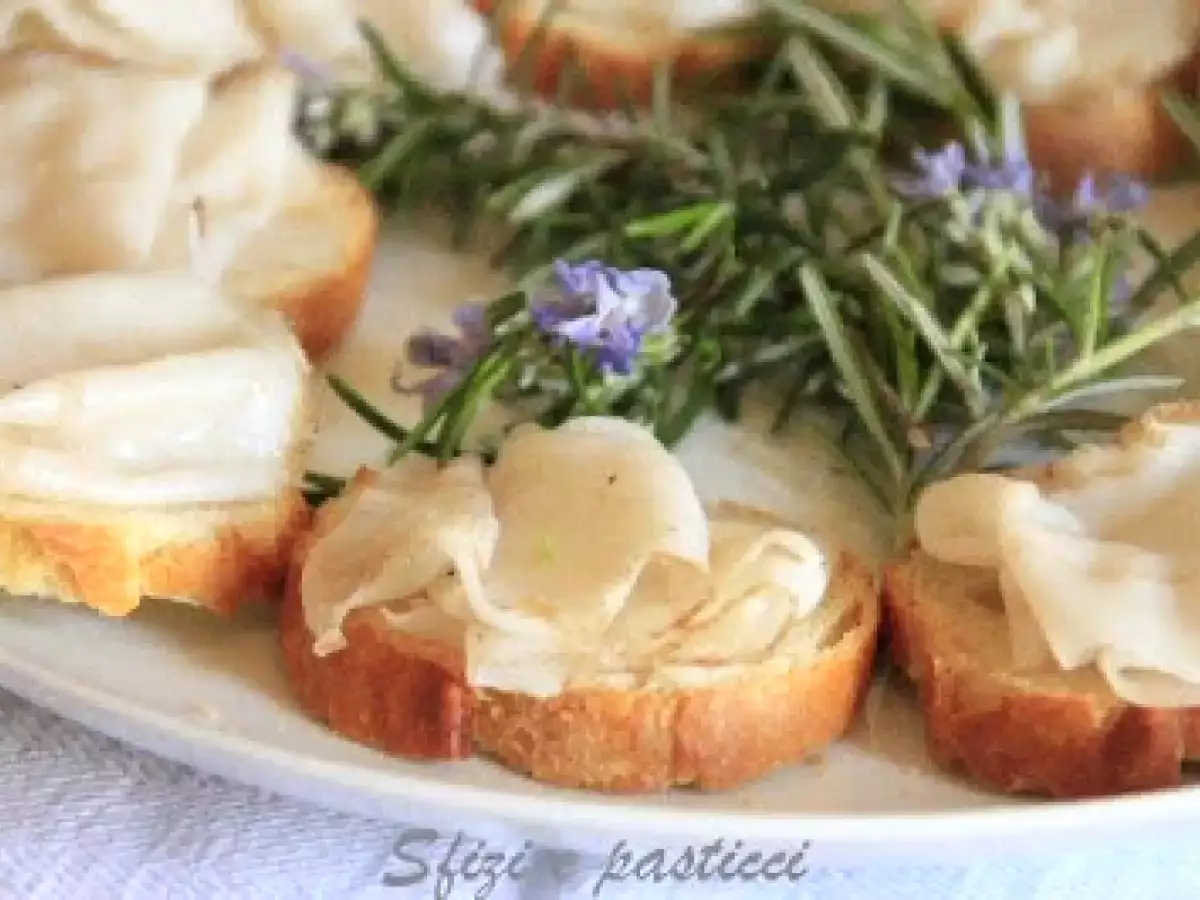 Crostini al lardo di Colonnata: la ricetta semplice per un antipasto irresistibile - foto 2