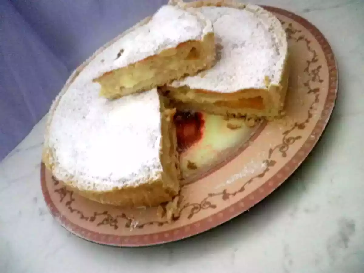 CrosTorta con pesche e crema pasticcera alla panna