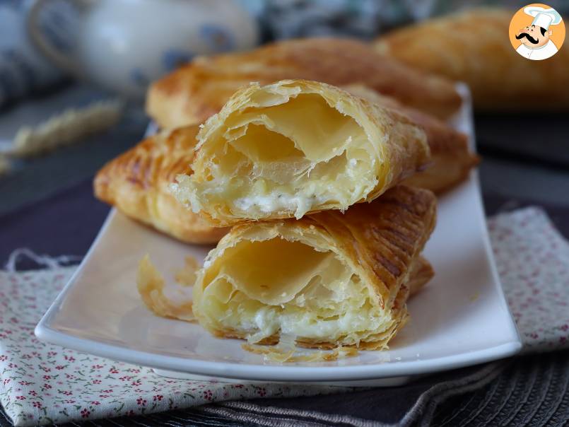 Fagottini di sfoglia al formaggio, lo snack salato facilissimo da preparare!