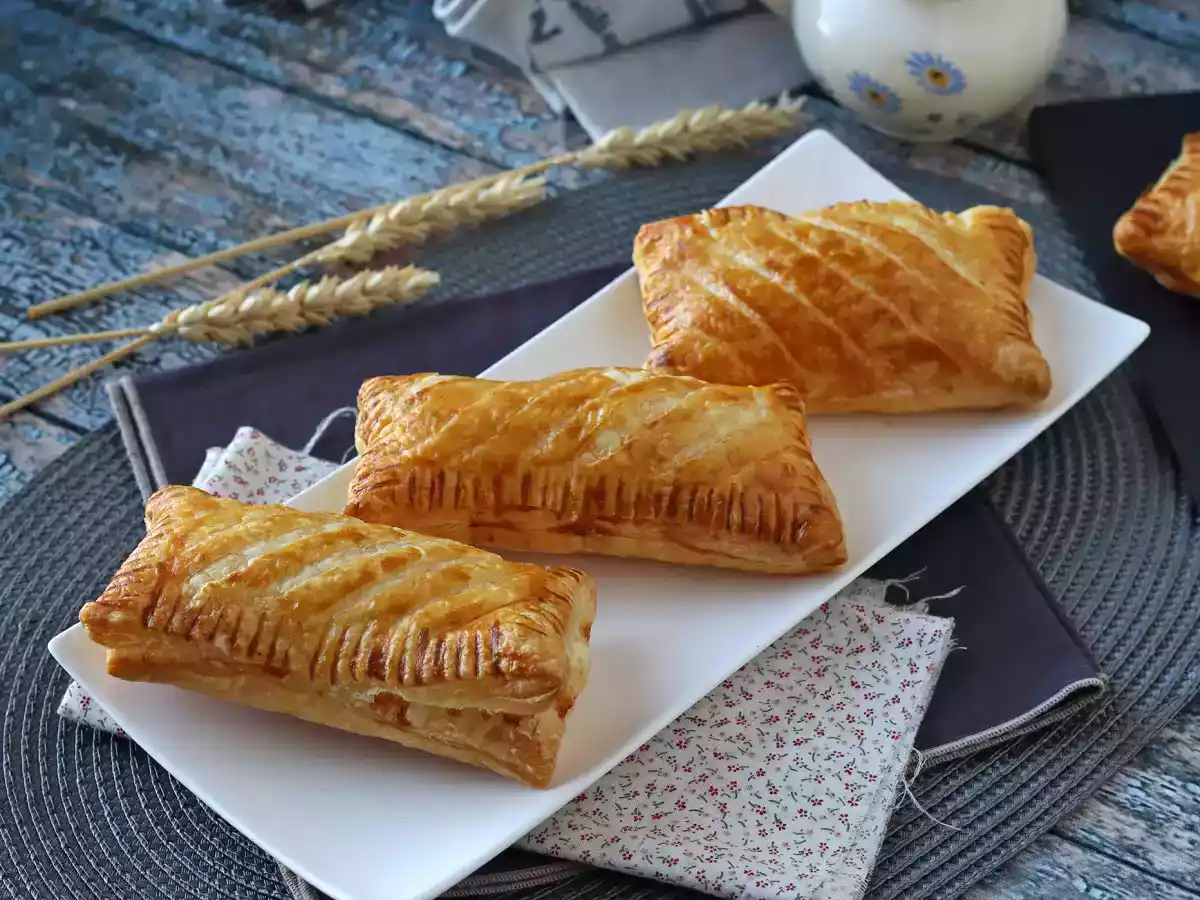 Fagottini di sfoglia al formaggio, lo snack salato facilissimo da preparare! - foto 3