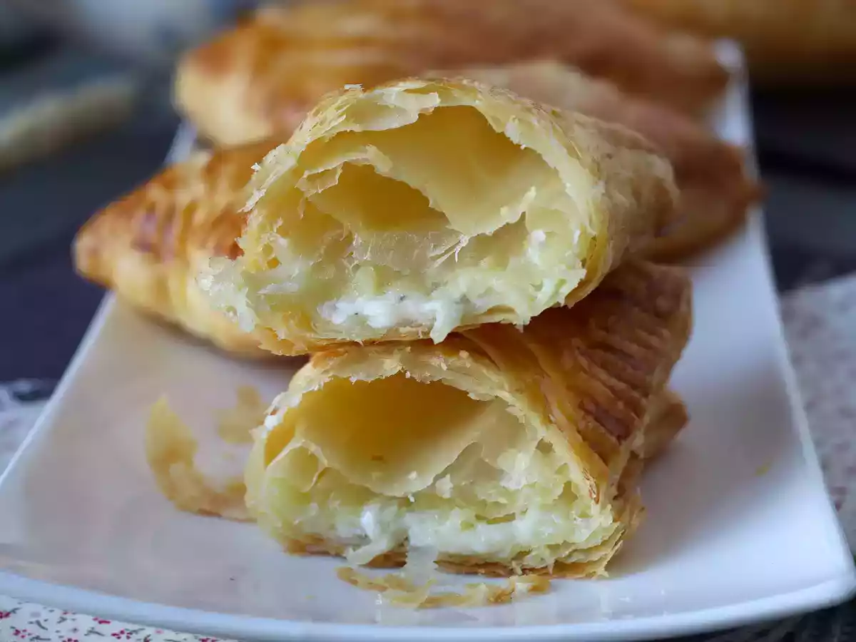 Fagottini di sfoglia al formaggio, lo snack salato facilissimo da preparare! - foto 4