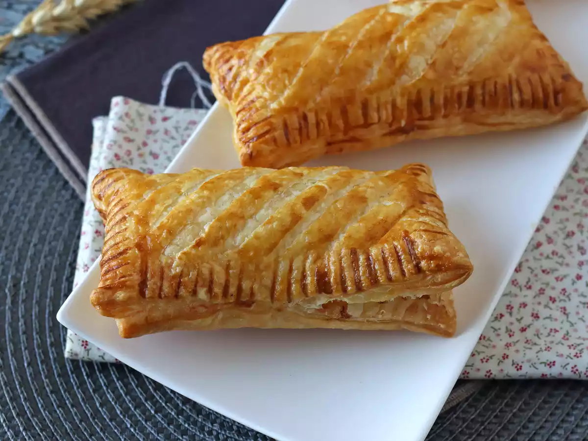 Fagottini di sfoglia al formaggio, lo snack salato facilissimo da preparare! - foto 5